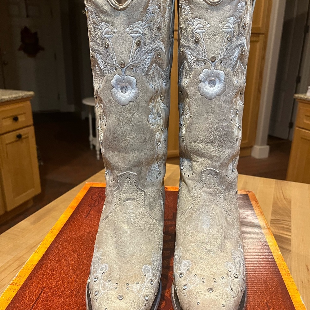 Women’s Corral White Floral Embroidery & Crystals Boots 8 1/2 - Picture 2 of 6